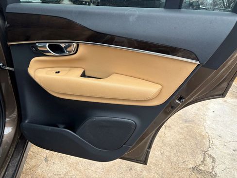 Used 2016 Volvo XC90 T6 Momentum image 16