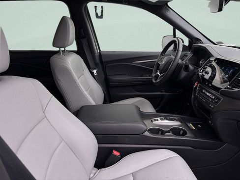 Certified 2025 Honda Passport EX-L image 39