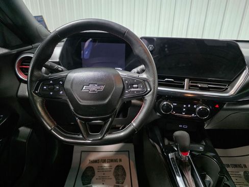 Used 2024 Chevrolet Trax RS w/ Sunroof Package FWD image 8