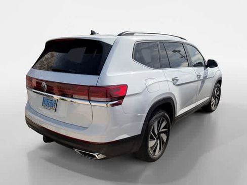Used 2024 Volkswagen Atlas SE FWD image 3