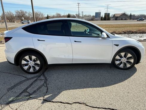 Used 2021 Tesla Model Y Long Range image 4