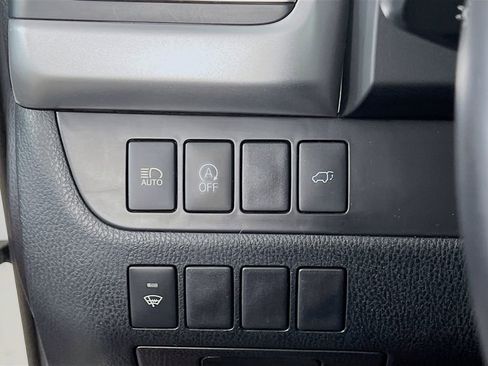 Used 2019 Toyota Highlander XLE AWD/4WD image 9