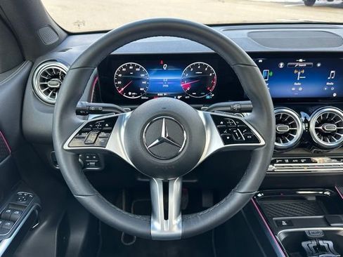 Used 2026 Mercedes-Benz GLB 250 4MATIC image 13