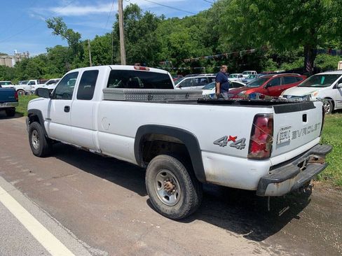 Used 2006 Chevrolet Silverado 2500 W/T AWD/4WD image 2