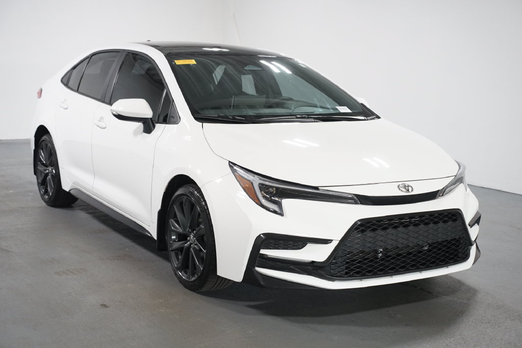 Certified 2026 Toyota Corolla SE w/ SE Package FWD image 3