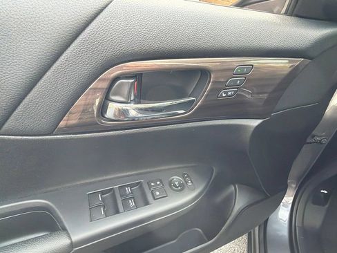 Used 2017 Honda Accord EX-L image 17