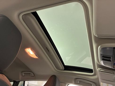 Certified 2025 Subaru Crosstrek 2.0i Premium image 31