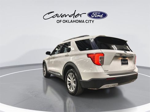 Used 2022 Ford Explorer XLT w/ Equipment Group 202A image 6