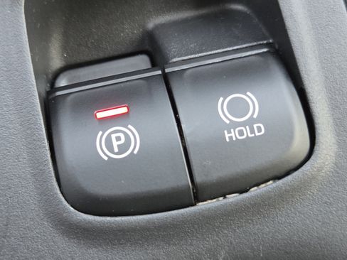 Used 2024 Toyota Corolla Cross L FWD image 6