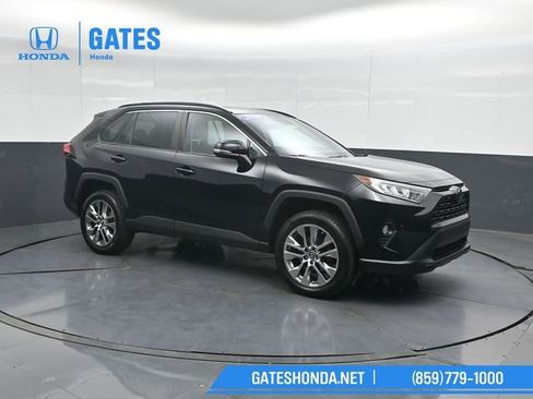 Used 2019 Toyota RAV4 XLE Premium w/ Cold Weather Package AWD/4WD image 4
