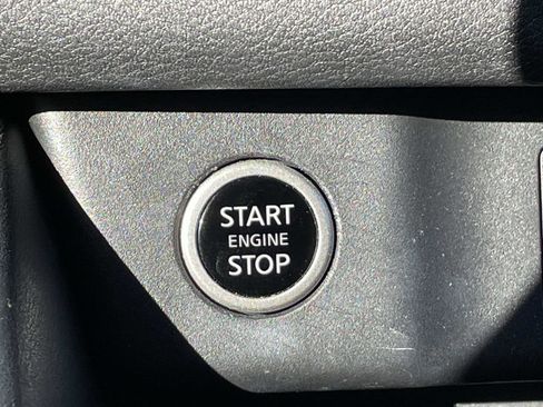 Used 2023 Nissan Rogue Platinum AWD/4WD image 28