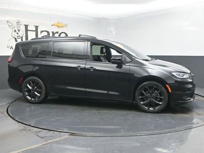 Used 2023 Chrysler Pacifica Touring-L w/ S Appearance Package