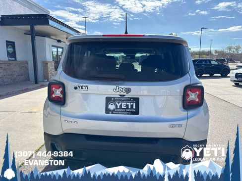 Used 2016 Jeep Renegade Latitude w/ Popular Equipment Group AWD/4WD image 4