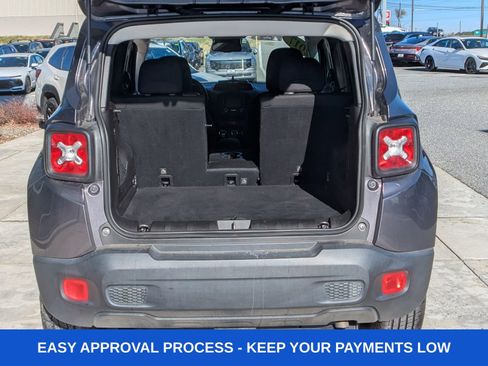 Used 2017 Jeep Renegade Latitude w/ Safety & Security Group image 10