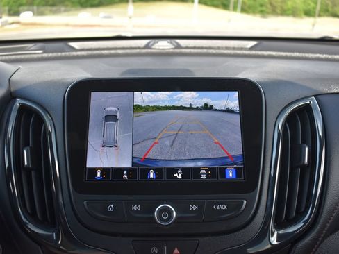 Used 2022 Chevrolet Equinox RS w/ Infotainment Package AWD/4WD image 19