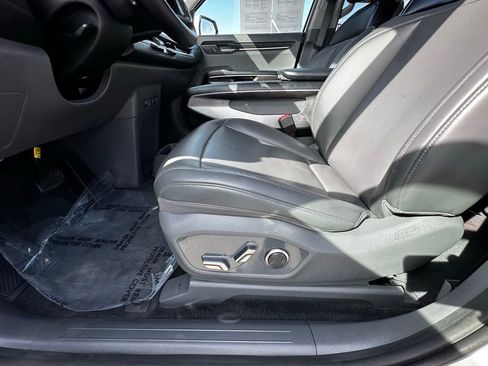 Used 2024 Kia EV9 Light Long Range RWD image 14