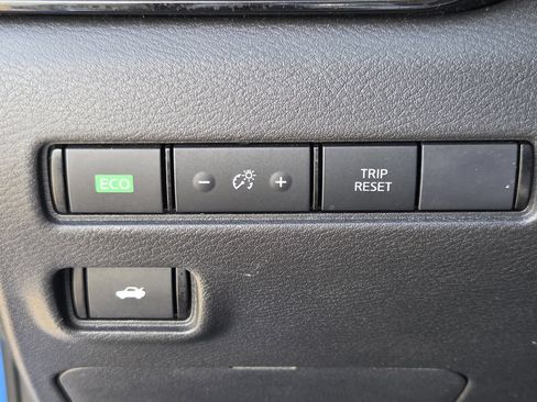 Used 2025 Nissan Sentra SR FWD image 24