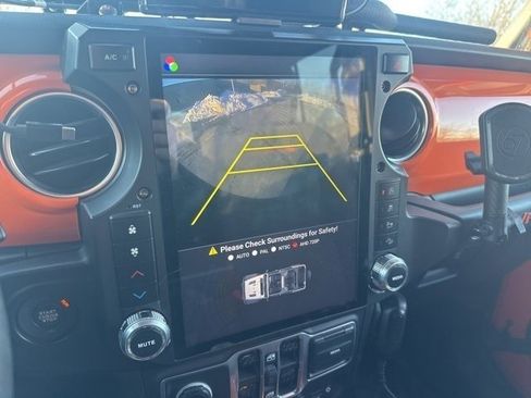 Used 2018 Jeep Wrangler Unlimited Rubicon w/ Cold Weather Group image 22