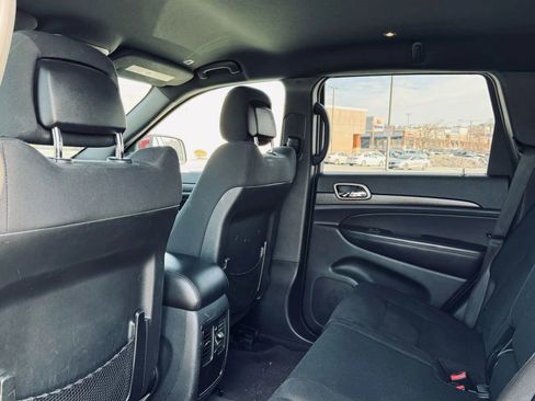 Used 2017 Jeep Grand Cherokee Laredo w/ Quick Order Package 23E image 25