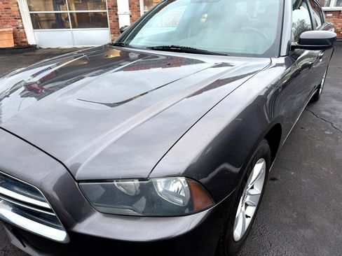 Used 2014 Dodge Charger SE image 9