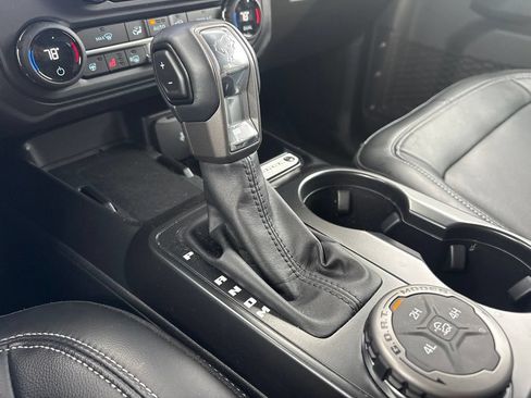 Used 2025 Ford Bronco Outer Banks AWD/4WD image 24