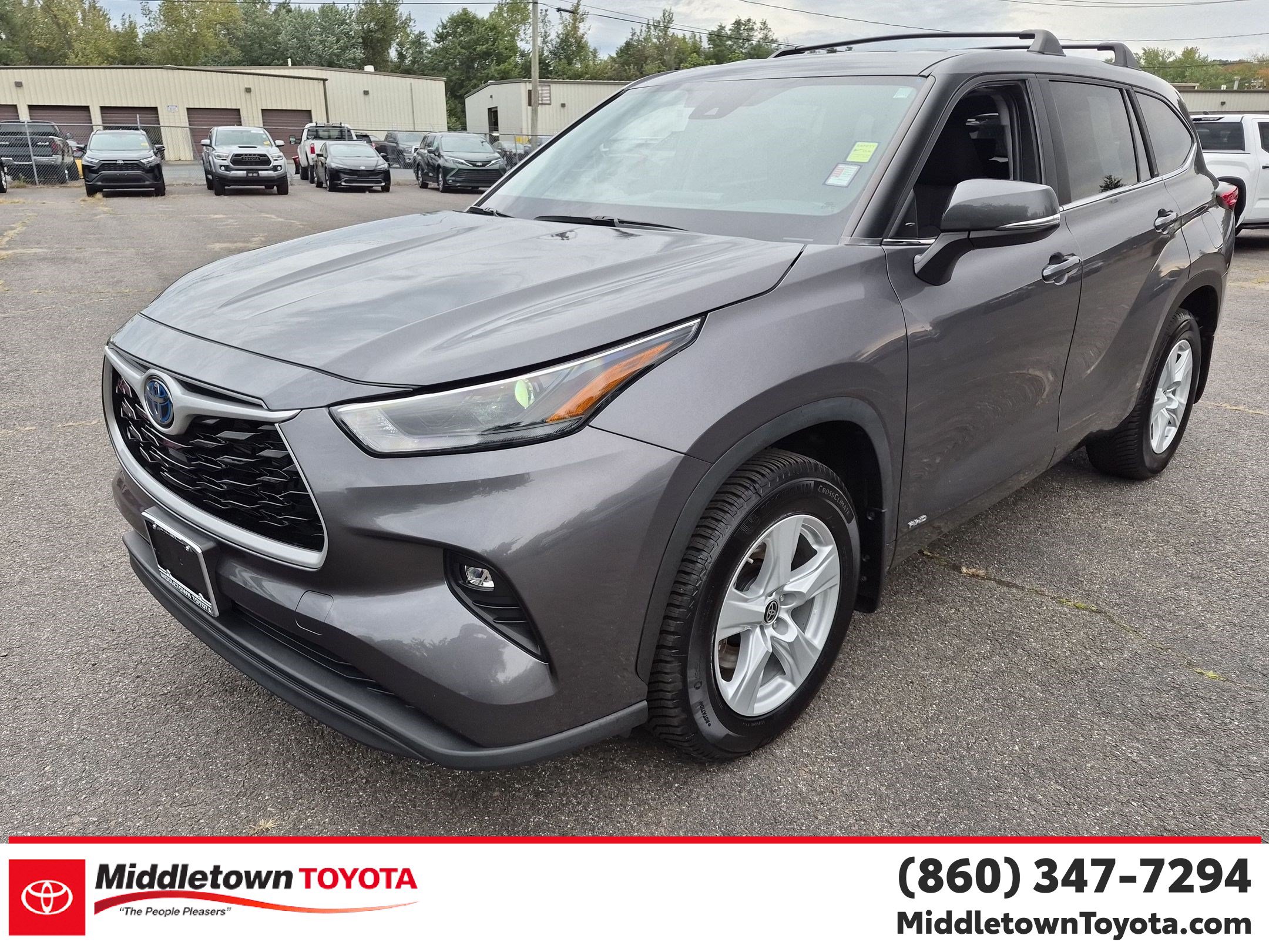 Used 2023 Toyota Highlander LE AWD/4WD image 7