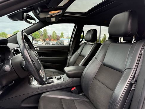 Used 2020 Jeep Grand Cherokee Laredo w/ Quick Order Package 2BN North AWD/4WD image 9