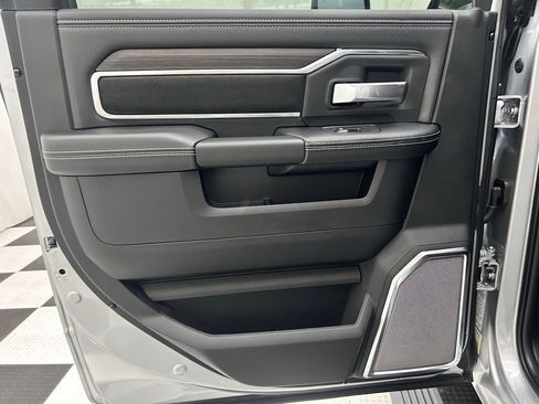 New 2026 RAM 2500 Laramie AWD/4WD image 14