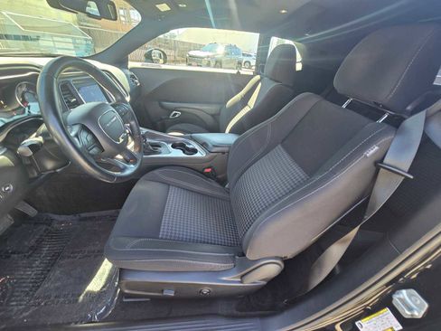 Used 2018 Dodge Challenger SXT RWD image 18
