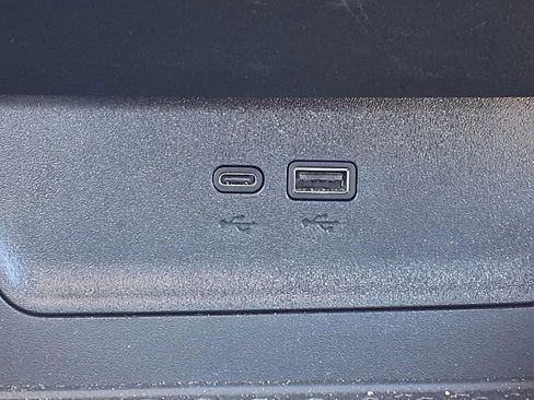 Used 2025 Chevrolet Equinox LT FWD image 23