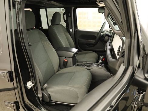 Used 2024 Jeep Wrangler Unlimited image 33