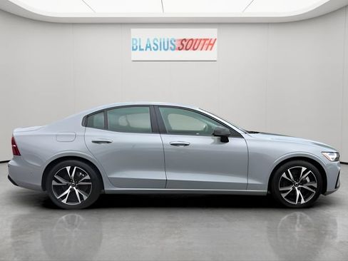 Used 2024 Volvo S60 B5 Core AWD/4WD image 2