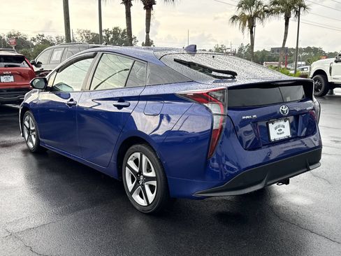 Used 2018 Toyota Prius Four Touring w/ Premium Convenience Package FWD image 7
