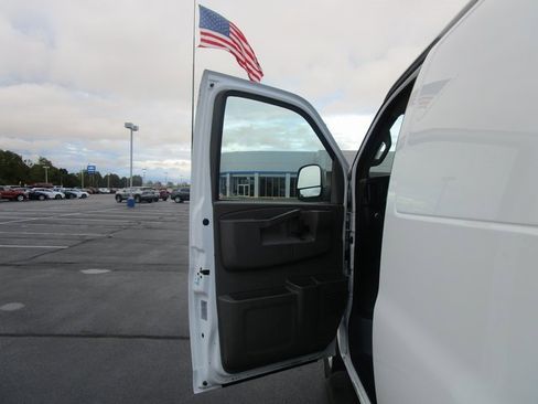 Used 2023 Chevrolet Express 2500 w/ Driver Convenience Package image 16