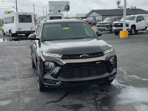 Used 2023 Chevrolet TrailBlazer RS w/ Convenience Package AWD/4WD image 3