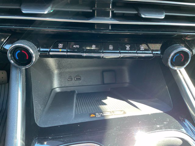 Used 2024 Chevrolet Traverse Z71 w/ Enhanced Driving Package AWD/4WD image 35
