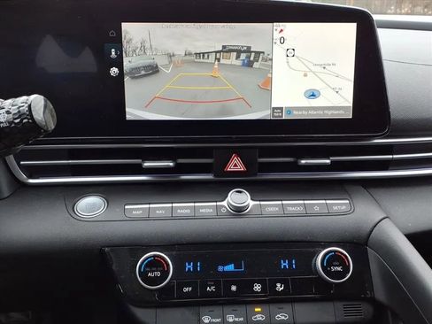 Used 2024 Hyundai Elantra SEL image 33