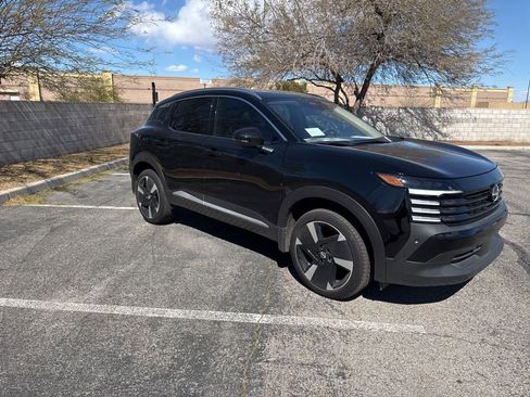 Used 2025 Nissan Kicks SR w/ Illumination Package image 5