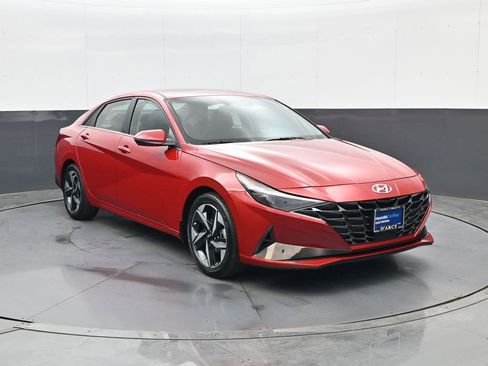 Certified 2023 Hyundai Elantra Limited image 3