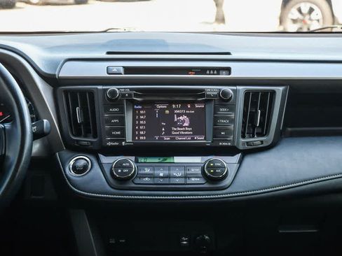 Used 2018 Toyota RAV4 XLE FWD image 13