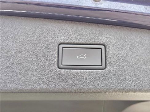 Used 2024 Volkswagen Tiguan SE image 28