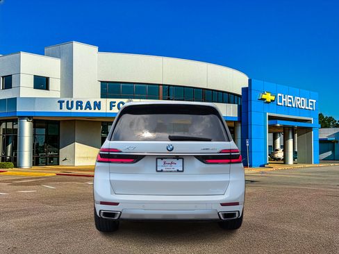 Used 2024 BMW X7 xDrive40i w/ Executive Package AWD/4WD image 4