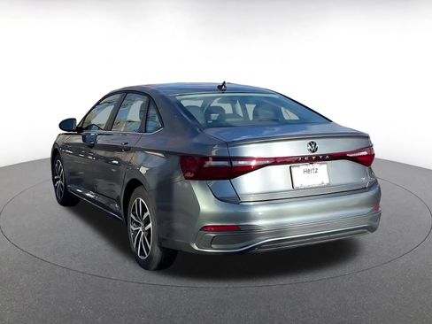 Used 2025 Volkswagen Jetta SE image 11