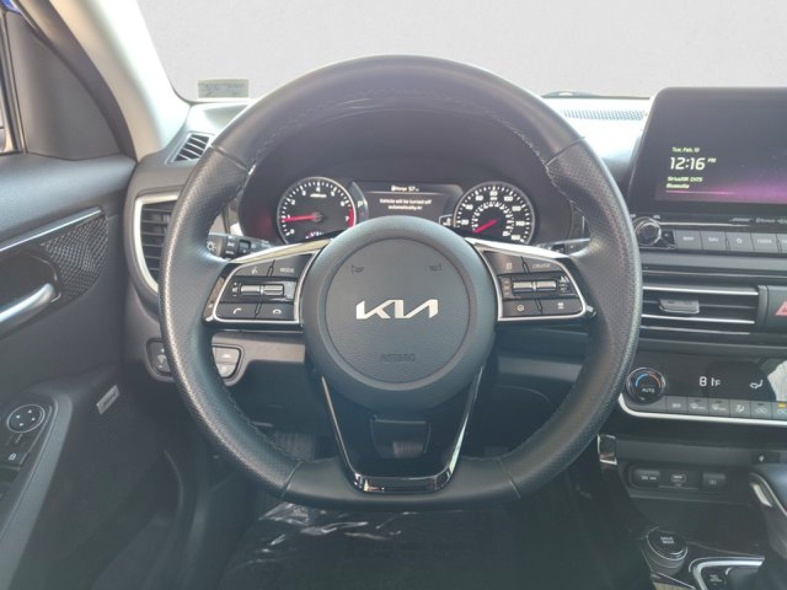 Used 2023 Kia Seltos SX w/ SX Sunroof Package AWD/4WD image 16