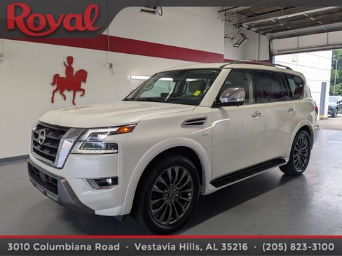 Used 2022 Nissan Armada Platinum w/ Captain's Chairs Package RWD image 1