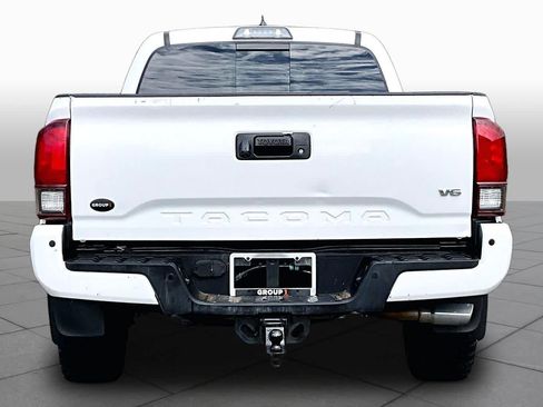 Used 2019 Toyota Tacoma TRD Sport w/ Technology Package AWD/4WD image 4