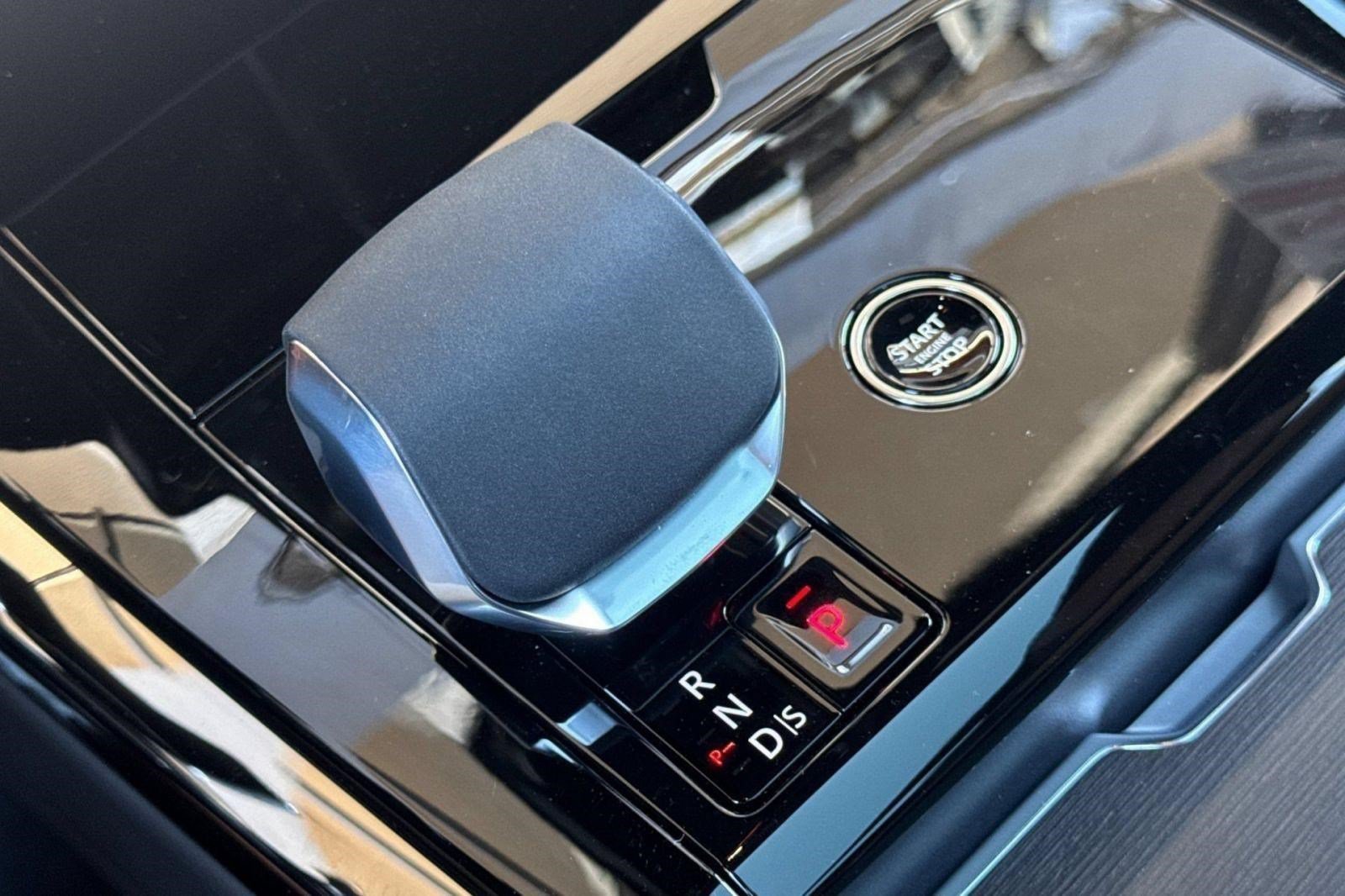 New 2026 Land Rover Range Rover Sport Dynamic SE AWD/4WD image 15