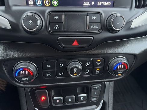 Certified 2021 GMC Terrain SLT image 33