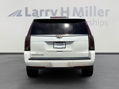 Used 2016 Cadillac Escalade Platinum image 5