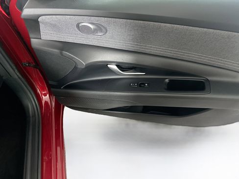 Used 2024 Hyundai Elantra Limited image 31